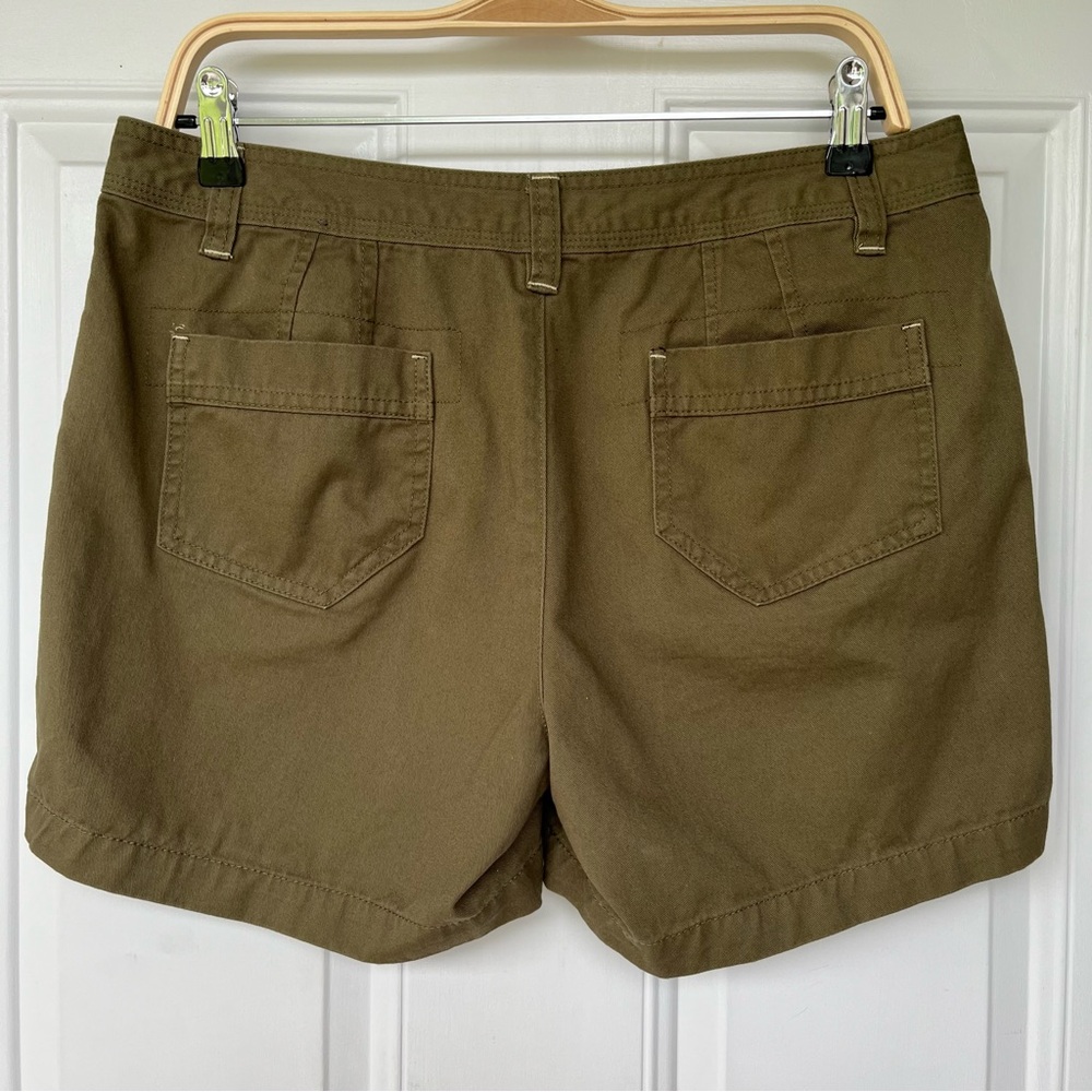 •Natural Reflections• Green/Brown Chino Shorts - Size 10 - Picture 5 of 7